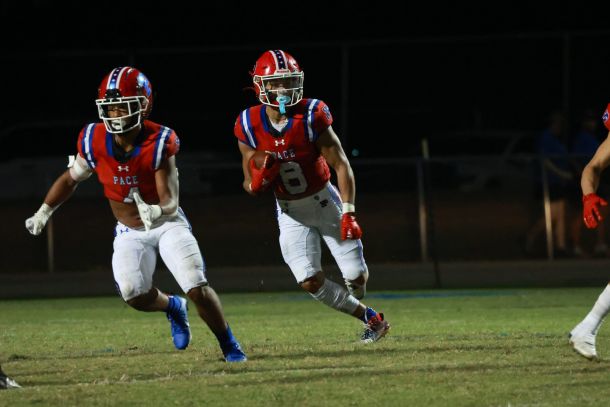 Xakery Wiedner returns a kickoff for a touchdown against Choctaw Friday night. (Photo by Elijah Nall)