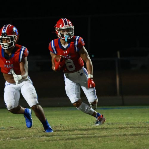 Xakery Wiedner returns a kickoff for a touchdown against Choctaw Friday night. (Photo by Elijah Nall)